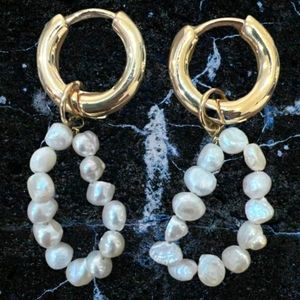 Baroque style huggie hoop earrings